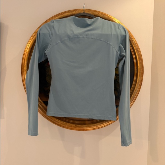 Bloom Enerbloom Light Blue workout Top with built in Bra - Picture 2 of 4